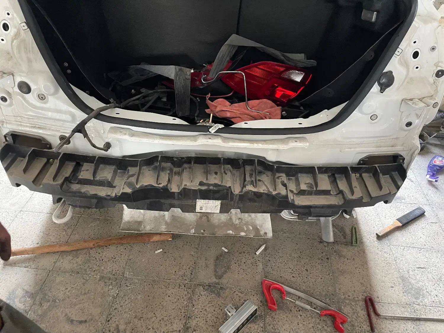 ب تعدادی همکار در صافکاری نیازمندیم|استخدام صنعتی، فنی، مهندسی|ورامین, خیر آباد|دیوار