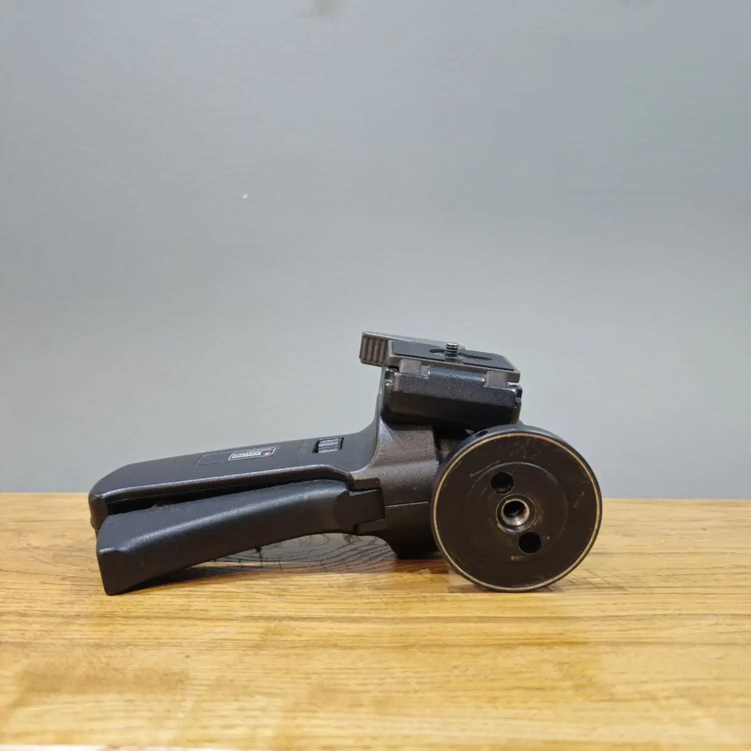 هد یا کلگی خلبانی سهپایه Manfrotto مدل Joystick|دوربین عکاسی و فیلمبرداری|تهران, تجریش|دیوار