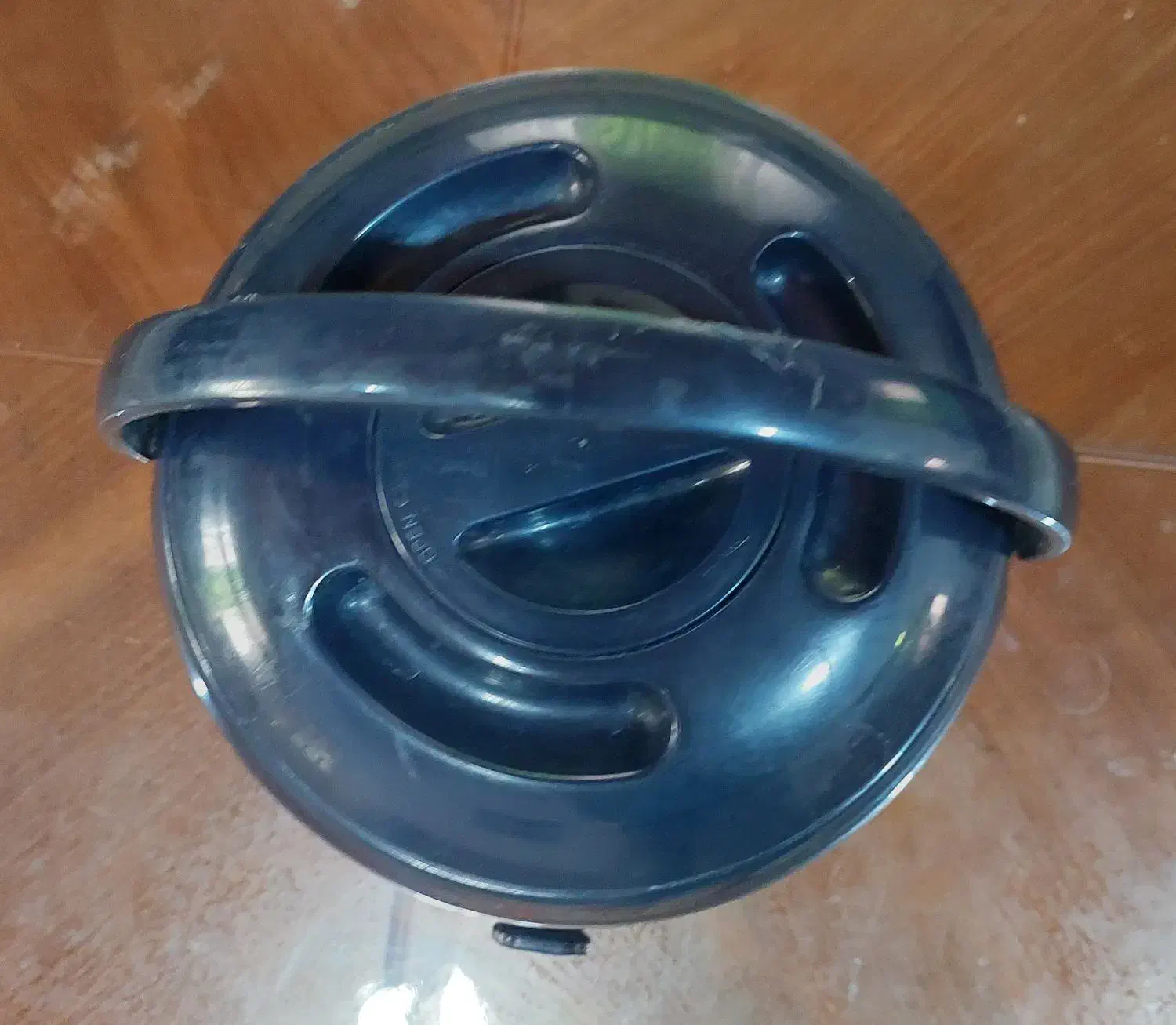 فلاسک اب|ظروف نگهدارنده، پلاستیکی، یک‌بارمصرف|نور, |دیوار