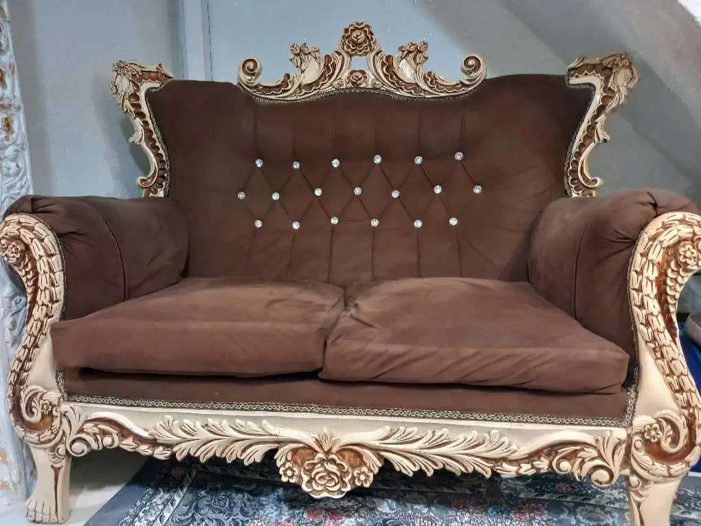 مبل ۷ نفره سلطنتی به همراه میز عسلی|مبلمان خانگی و میز عسلی|رشت, جانبازان|دیوار