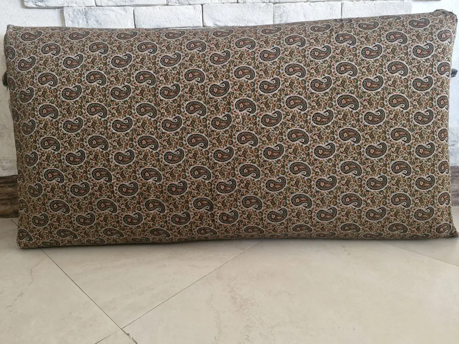 یک جفت پشتی|پشتی|بیرجند, |دیوار