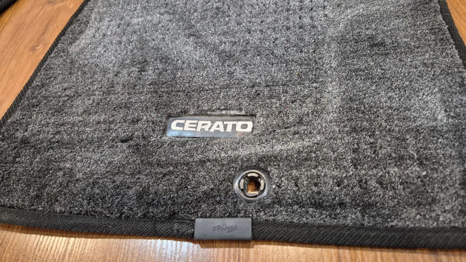 زیرپایی موکتی فابریک سراتو|قطعات یدکی و لوازم جانبی|رشت, منظریه|دیوار