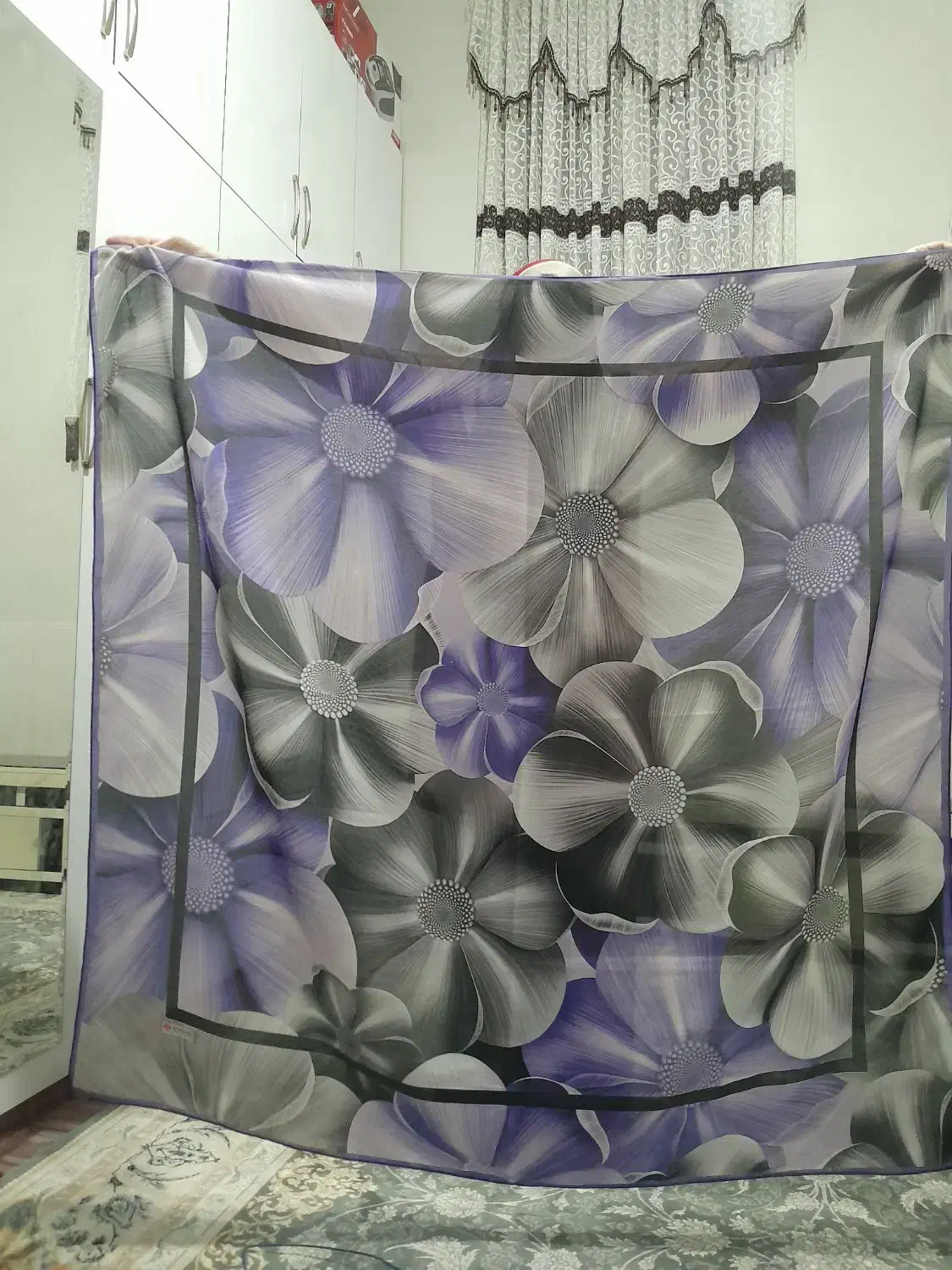 روسری قواره بزرگ|لباس|رباط‌کریم, نصیرشهر|دیوار