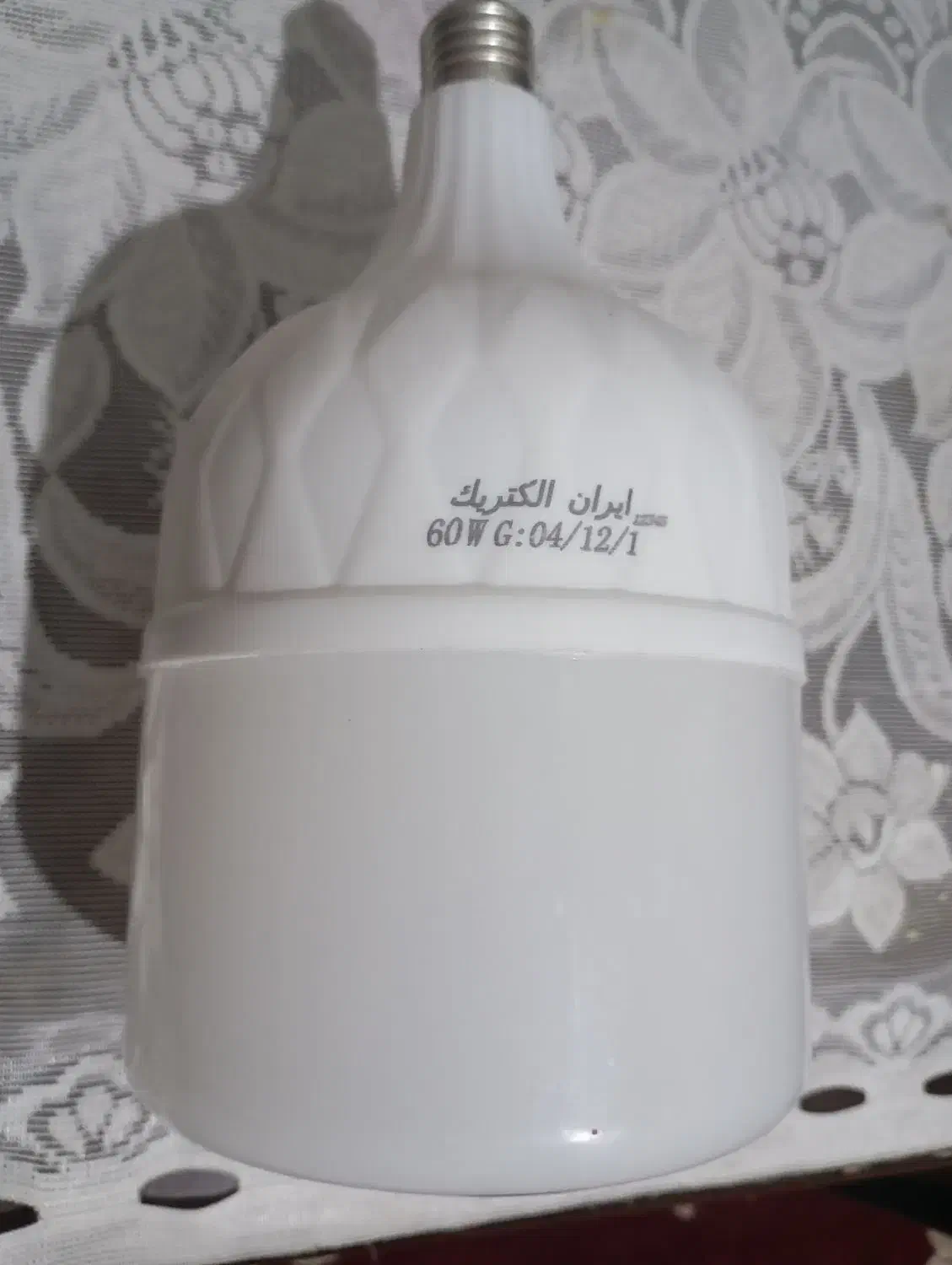 دوتالامپ ۶۰وات کم مصرف تاریخ هم داره|لامپ و چراغ|آزادشهر, |دیوار