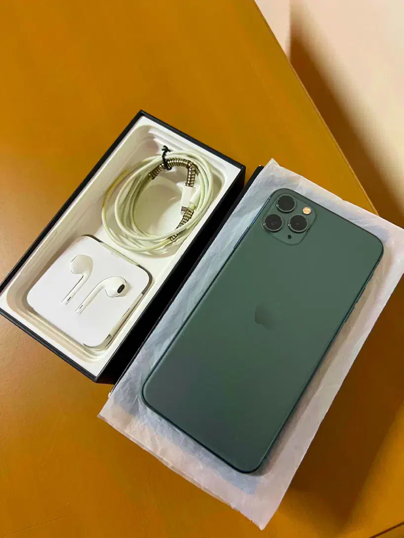 iPhone 11 Pro Max با حافظه ۲۵۶ گیگ مشابه آکبند|موبایل|تهران, شهرک نفت|دیوار