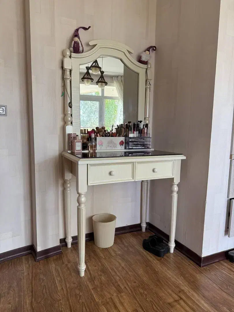 فروش تخت خواب و میز آرایش|تخت و سرویس خواب|گلپایگان, |دیوار