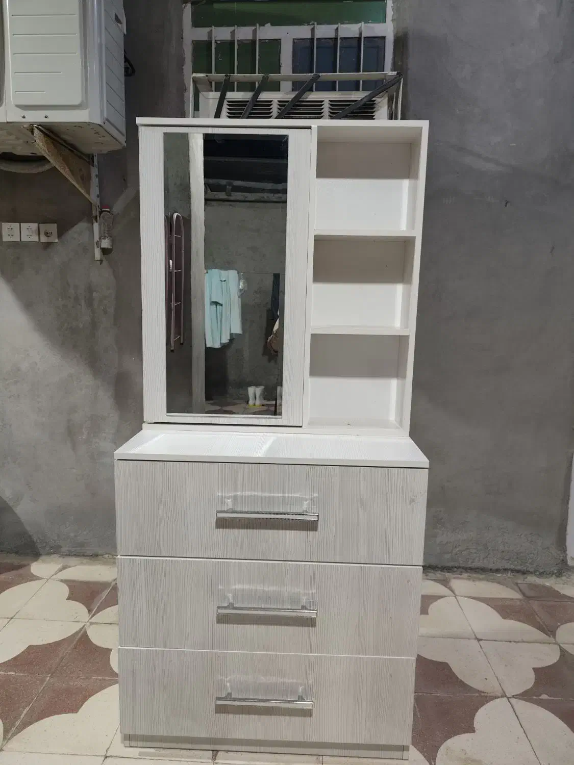 میرآرایشی|آرایشگاه و سالن‌های زیبایی|آبپخش, |دیوار