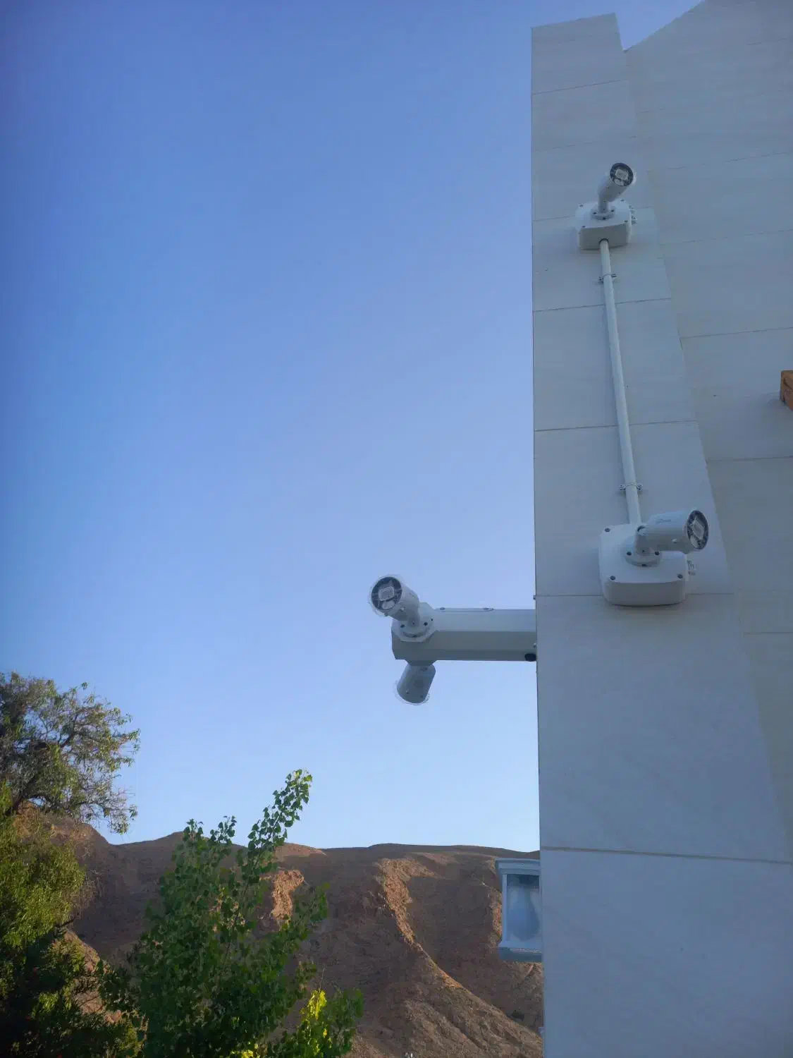 استخدام نیرو ساده جهت نصب دوربین کرکره جک پارکینگی|استخدام صنعتی، فنی، مهندسی|یزد, |دیوار