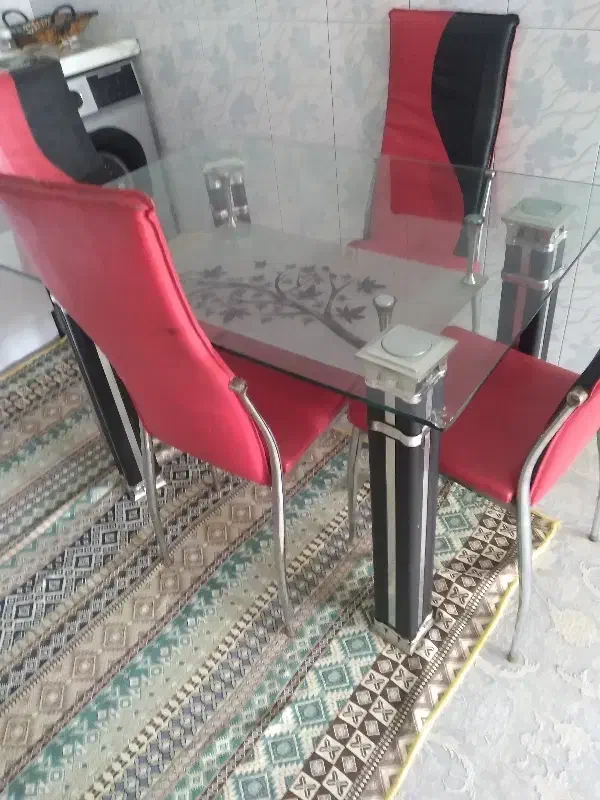 میز غذا خوری|میز و صندلی غذاخوری|میانه, |دیوار