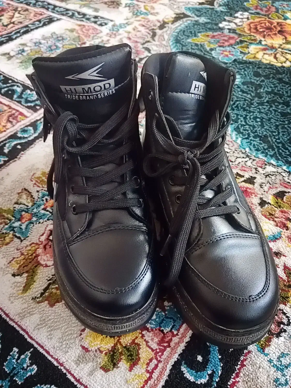 نیم بوت چرم|کیف، کفش، کمربند|کاشان, باهنر|دیوار