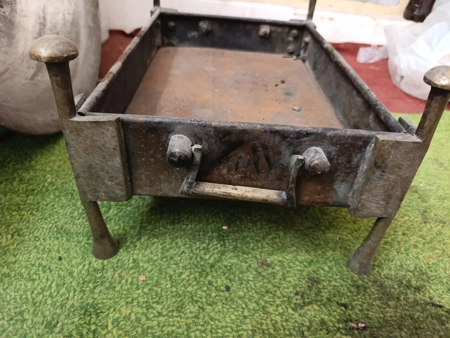 منقل برنجی قدیمی|کلکسیون اشیاء عتیقه|گناباد, |دیوار