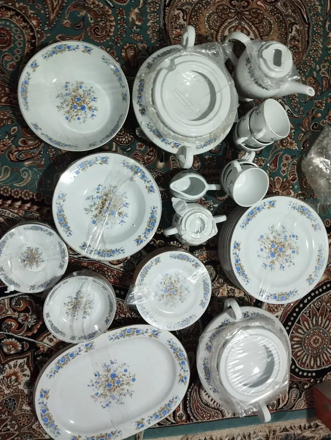 سرویس غذاخوری کاملا نو|ظروف سرو و پذیرایی|نوشهر, |دیوار