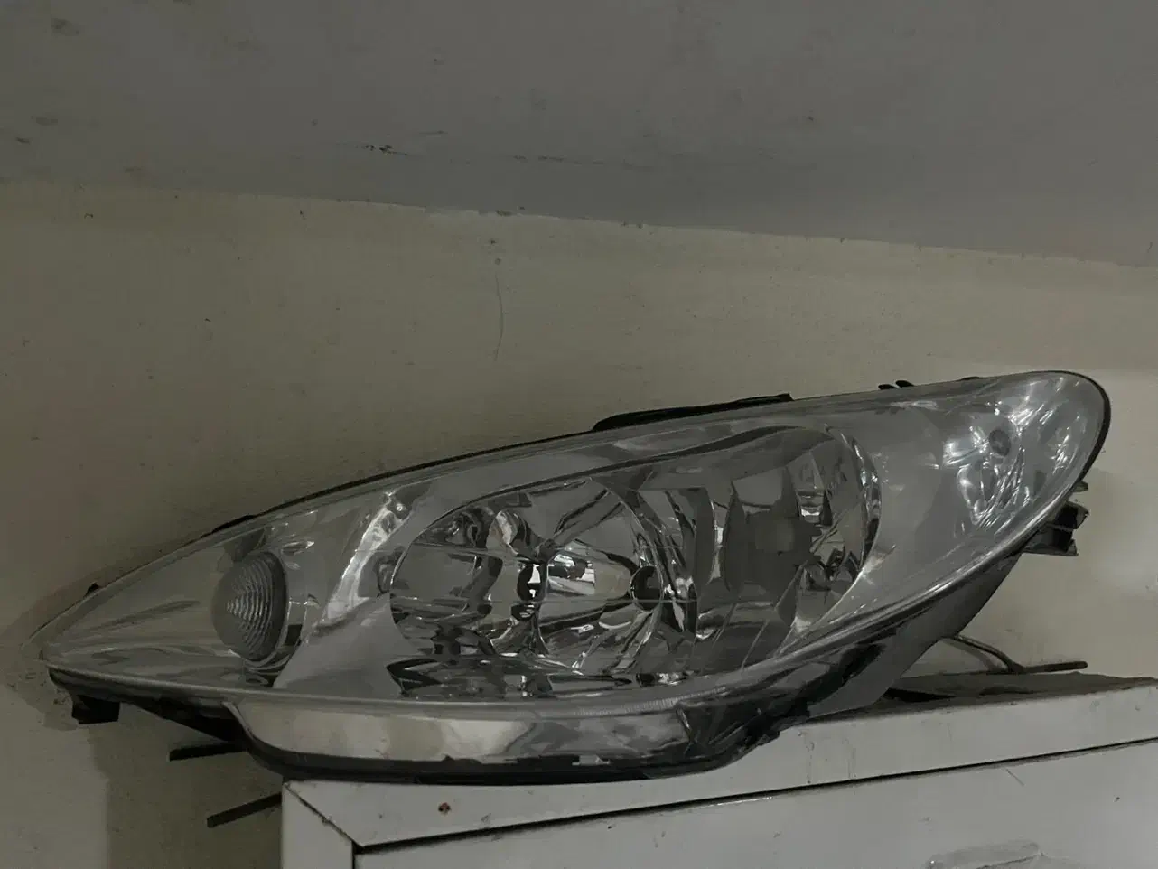 چراغ جلو ۲۰۶ مدرن|قطعات یدکی و لوازم جانبی|تهران, فلسطین (میدان انقلاب)|دیوار