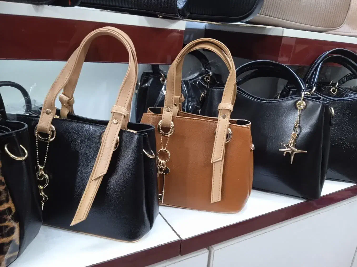 کیف وکفش سه گام|کیف، کفش، کمربند|قم, نیروگاه|دیوار