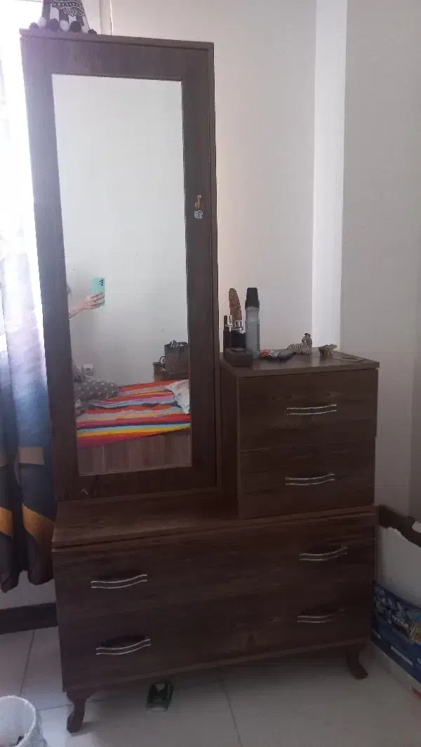 میز آرایش بسیار سالم و اینه کشویی|تخت و سرویس خواب|لاهیجان, کوی آزادگان|دیوار