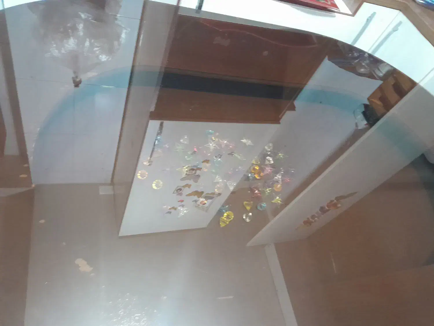 میز شش نفره، سه صندلی|میز و صندلی غذاخوری|پاکدشت, شهرک امام رضا|دیوار