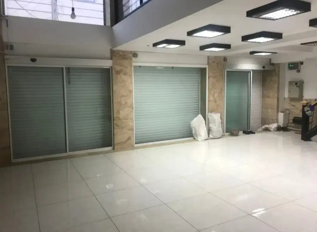 مغازه / تجاری اداری ۱۷۶ متر بر اصلی ضیابری|اجارهٔ مغازه و غرفه|رشت, چمارسرا|دیوار