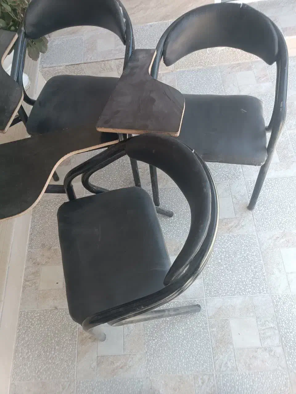 بیست عدد صندلی چرم|مبلمان اداری|رومشکان, |دیوار