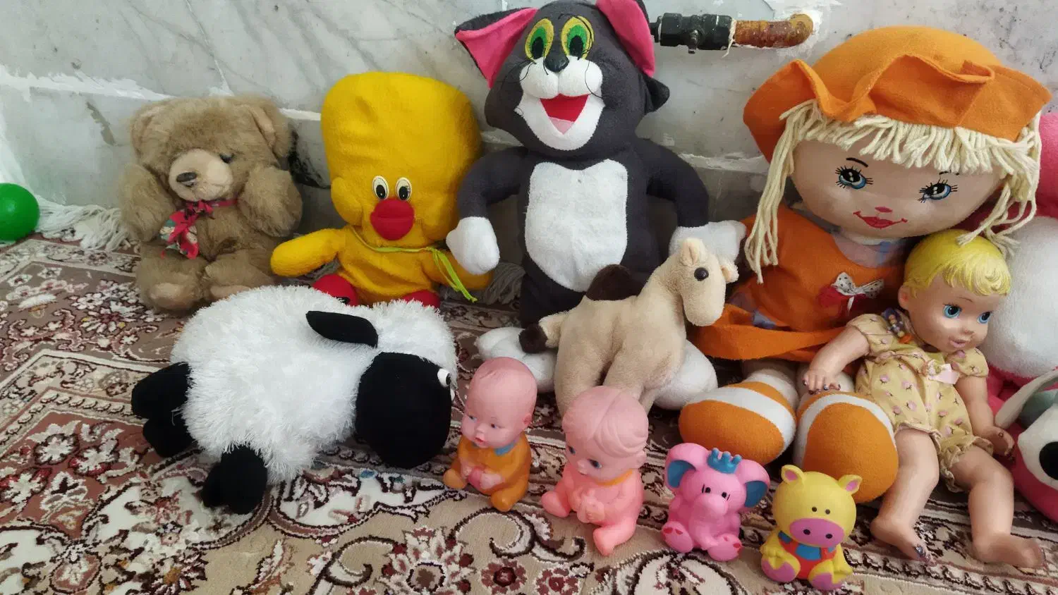 عروسک|اسباب‌‌بازی|اشتهارد, |دیوار