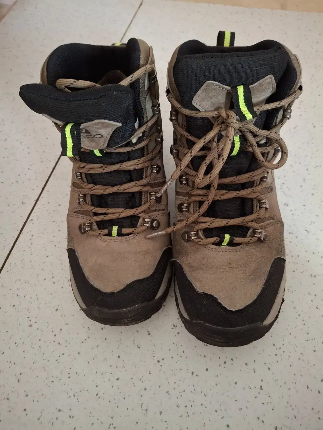 پوتین|کیف، کفش، کمربند|رشت, پل تالشان|دیوار