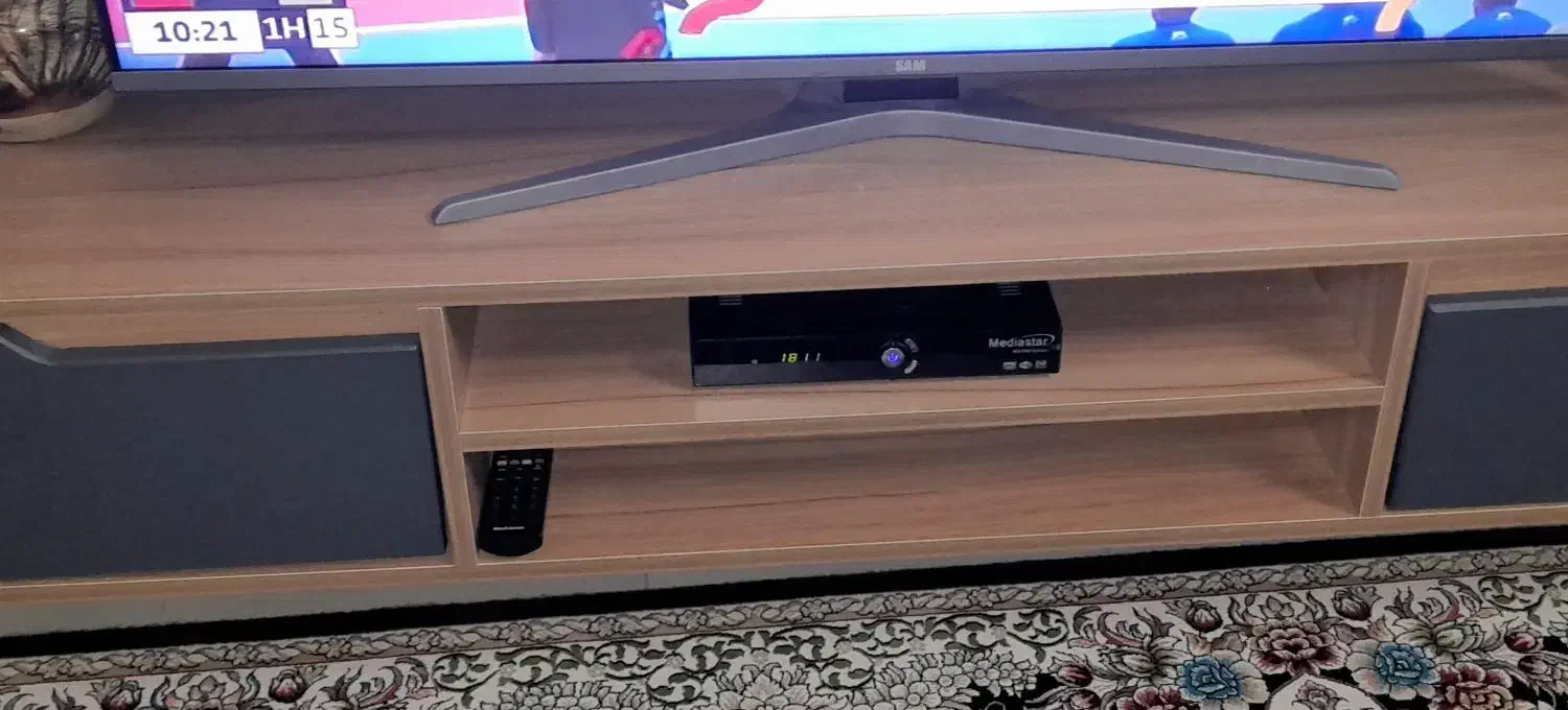 میز تلویزیون رنگ عسلی فقط سه ماه استفاده شده|میز تلویزیون|رشت, کوی مهر|دیوار