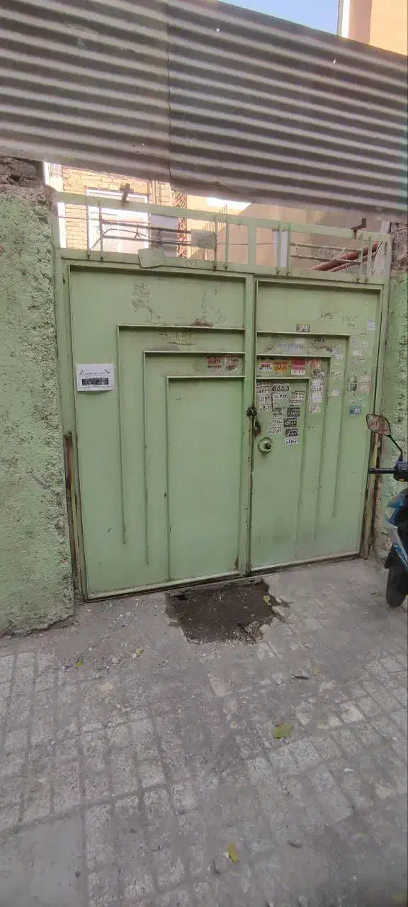 درب آهنی سنگین قدیمی|مصالح و تجهیزات ساختمان|مشهد, هنرور|دیوار