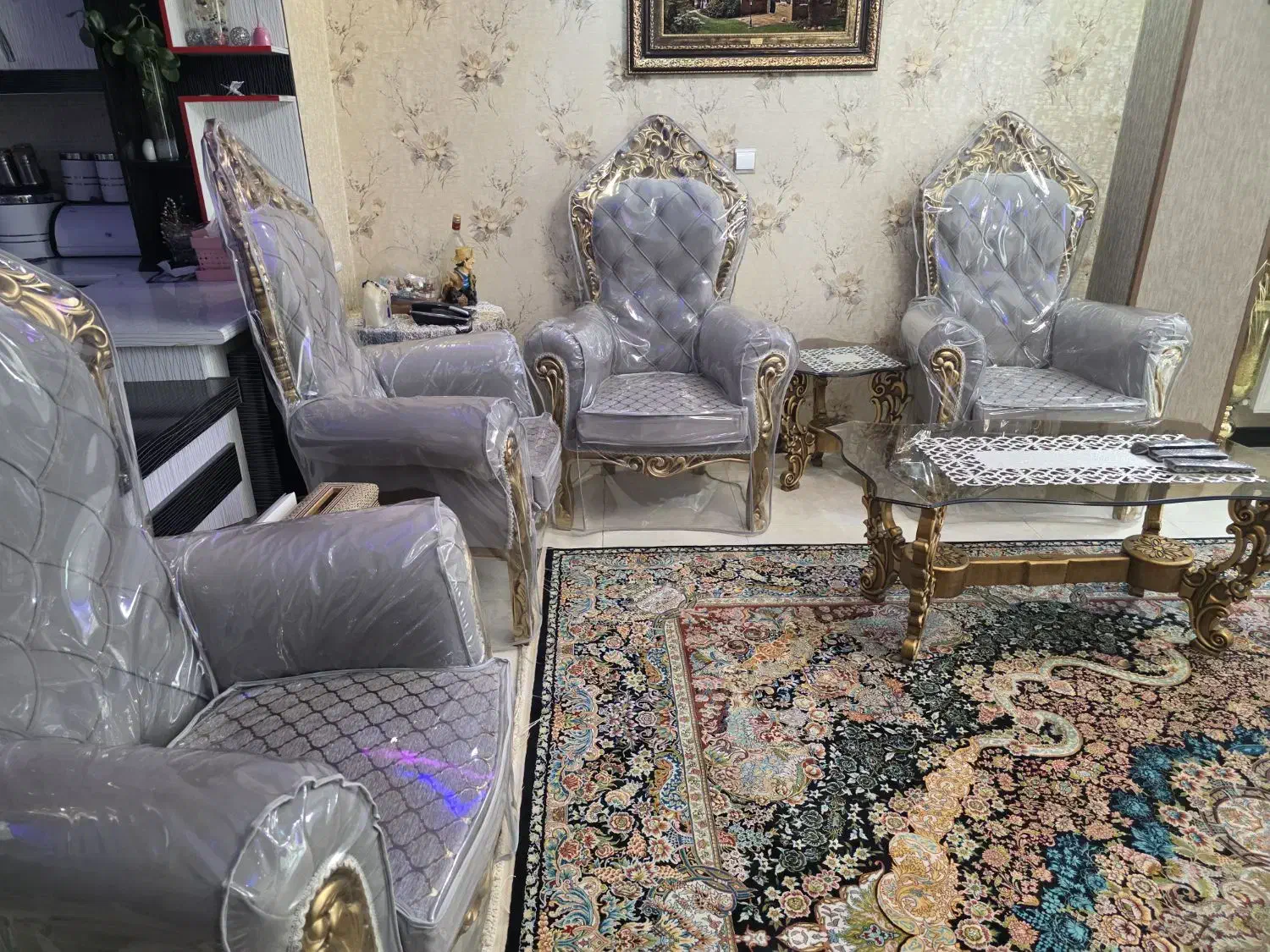 مبل ۹ نفره با سه عدد عسلی ویک عدد گل میز|مبلمان خانگی و میز عسلی|اصفهان, بهارستان|دیوار