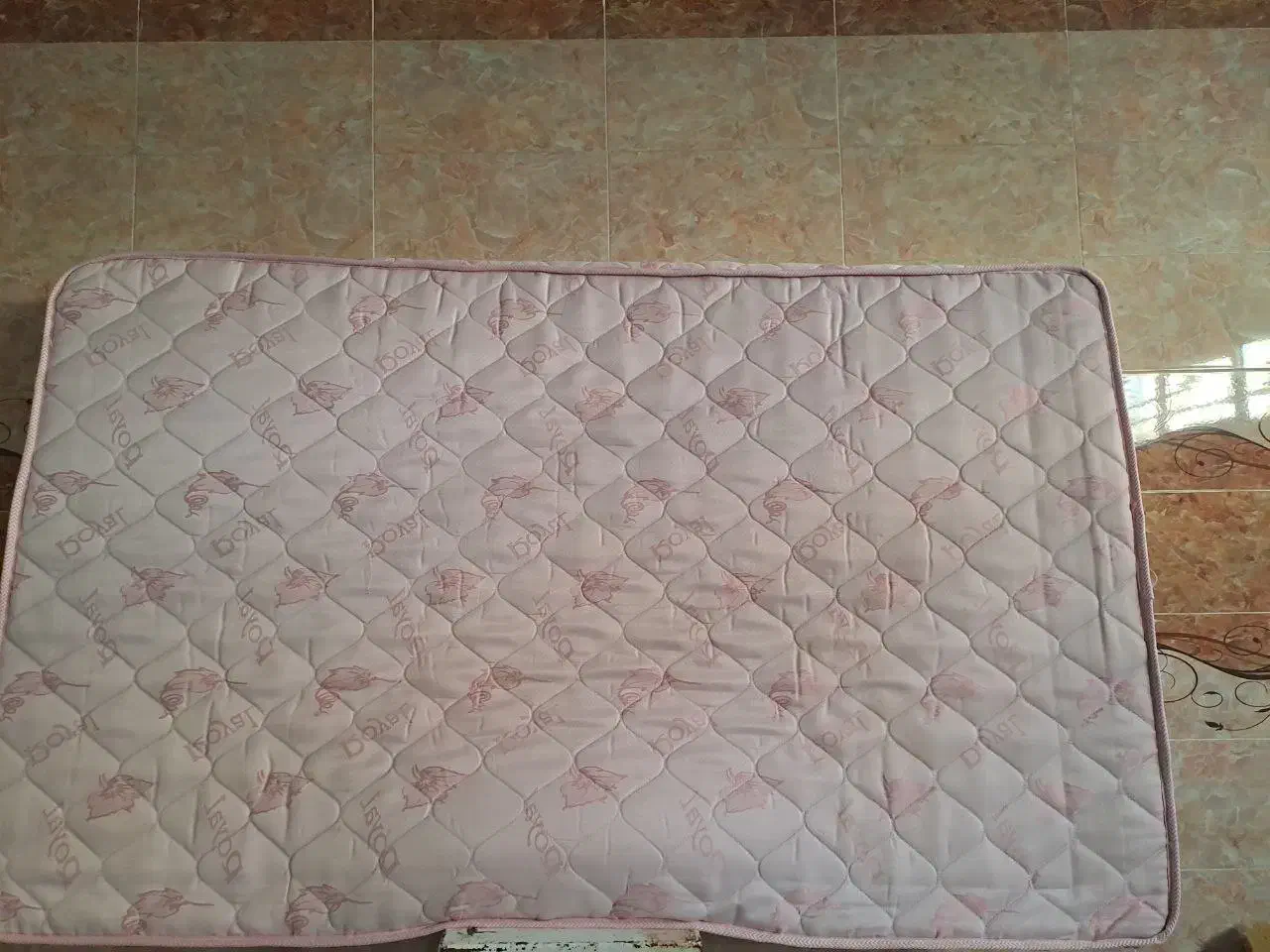 تشک تخت|تشک تختخواب|همدان, |دیوار