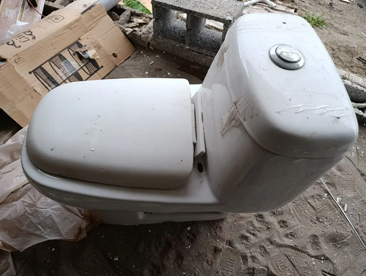 دو عدد توالت  فرنگی|لوازم سرویس بهداشتی|خشکبیجار, |دیوار