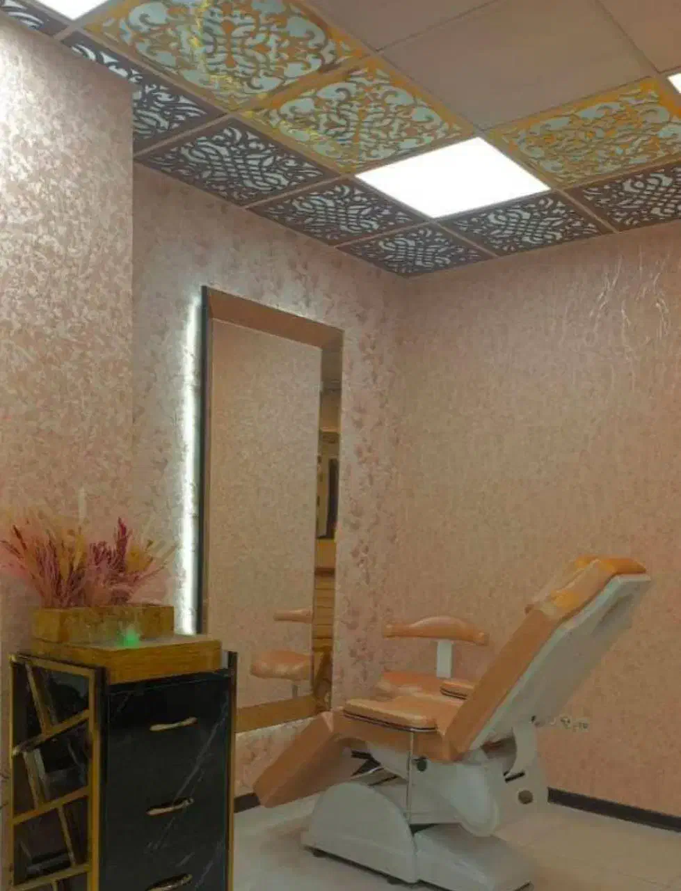 آینه و صندلی میکاپ|آرایشگاه و سالن‌های زیبایی|تهران, جمال‌زاده|دیوار