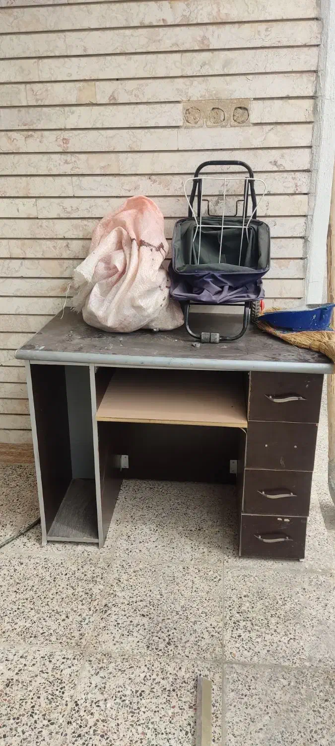 میز|میز تحریر و کامپیوتر|نجف‌آباد, امام خمینی|دیوار