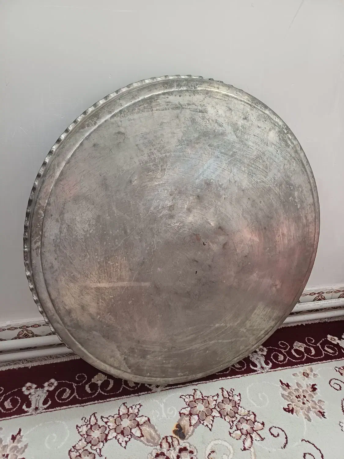 سینی مسی قدیمی|کلکسیون اشیاء عتیقه|کرمانشاه, |دیوار