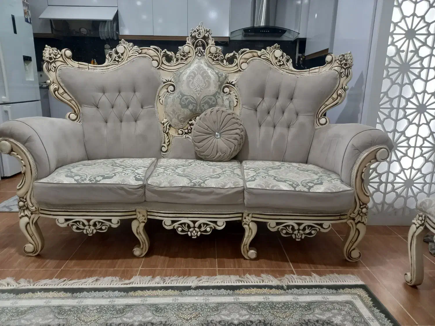 مبل سلطنتی ۹ نفره|مبلمان خانگی و میز عسلی|صومعه‌سرا, |دیوار