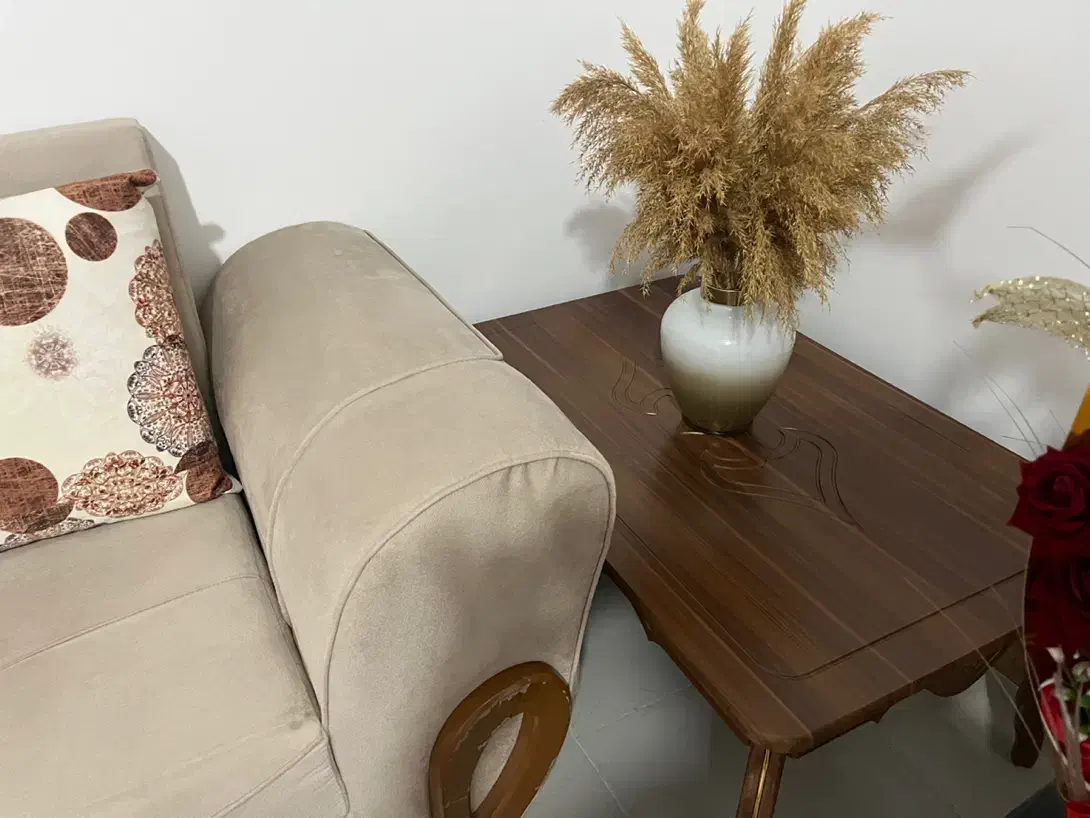 مبل ۷نفره همراه با میز عسلی ۴تیکه|مبلمان خانگی و میز عسلی|رشت, باهنر|دیوار