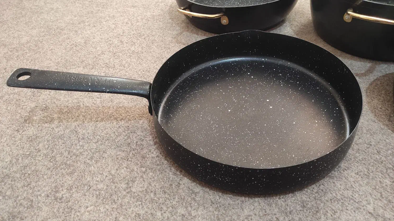 ظروف آشپزخانه|ظروف پخت‌وپز|آبدانان, |دیوار