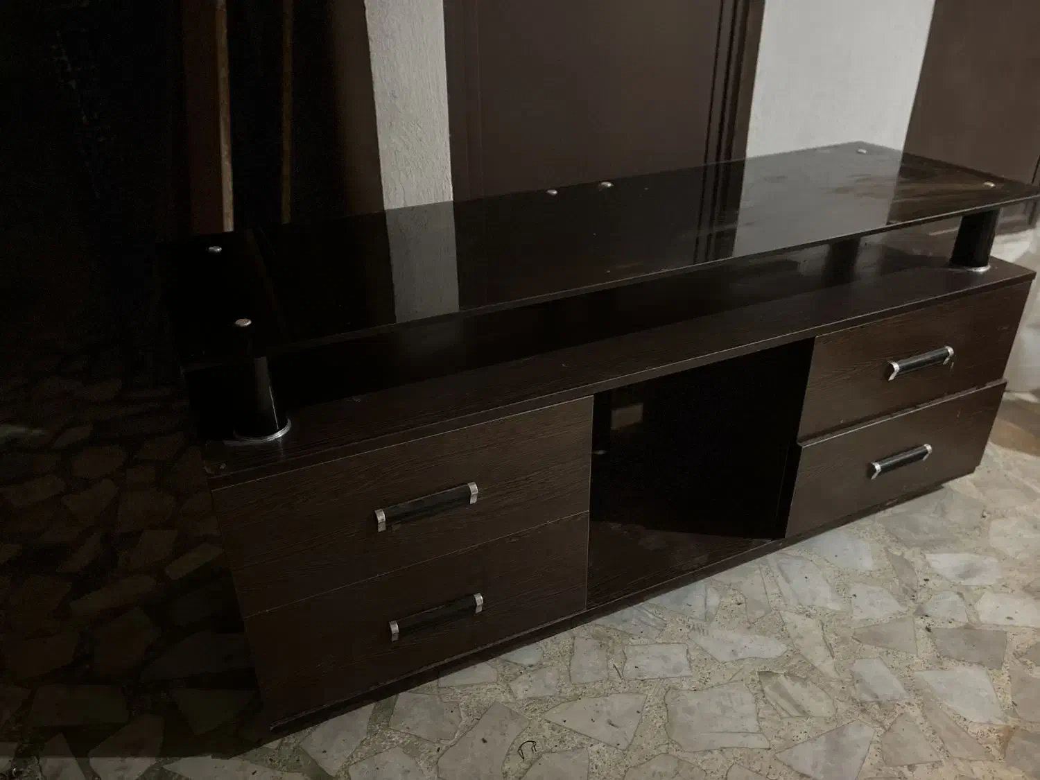 میز تلوزیون|میز تلویزیون|رشت, دروازه لاکان|دیوار