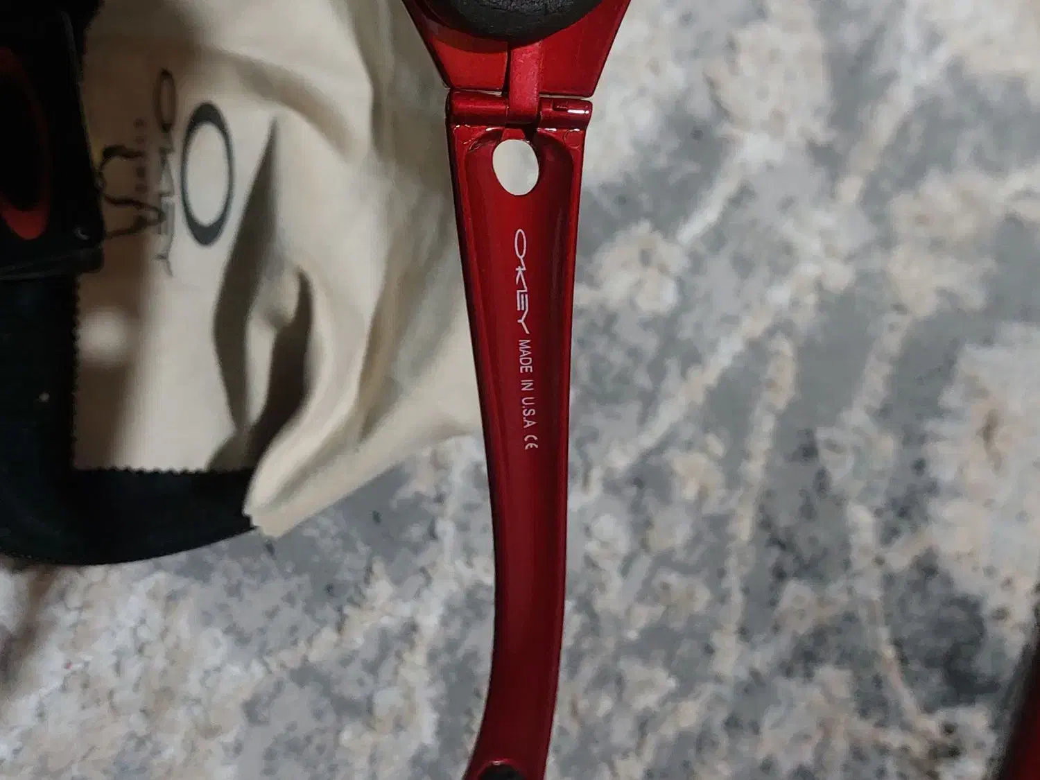 عینک ورزشی اوکلی امریکا اصلی|تجهیزات ورزشی|رشت, گلباغ نماز|دیوار