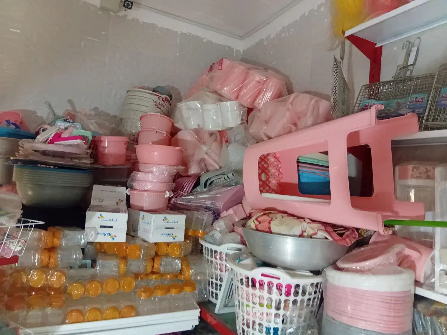 ظروف پلاستیکی واسباب بازی|ظروف نگهدارنده، پلاستیکی، یک‌بارمصرف|زبرخان, |دیوار