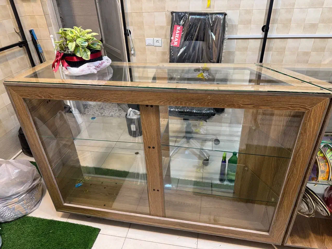 میز کامپیوتر،ویترین شیشه ای،صندلی|دفتر کار|بندر انزلی, سامانسر|دیوار