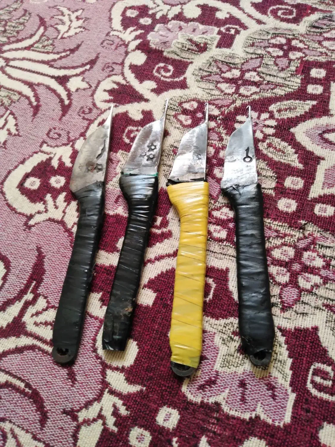 چاقو فرش|کلکسیون اشیاء عتیقه|مراغه, |دیوار