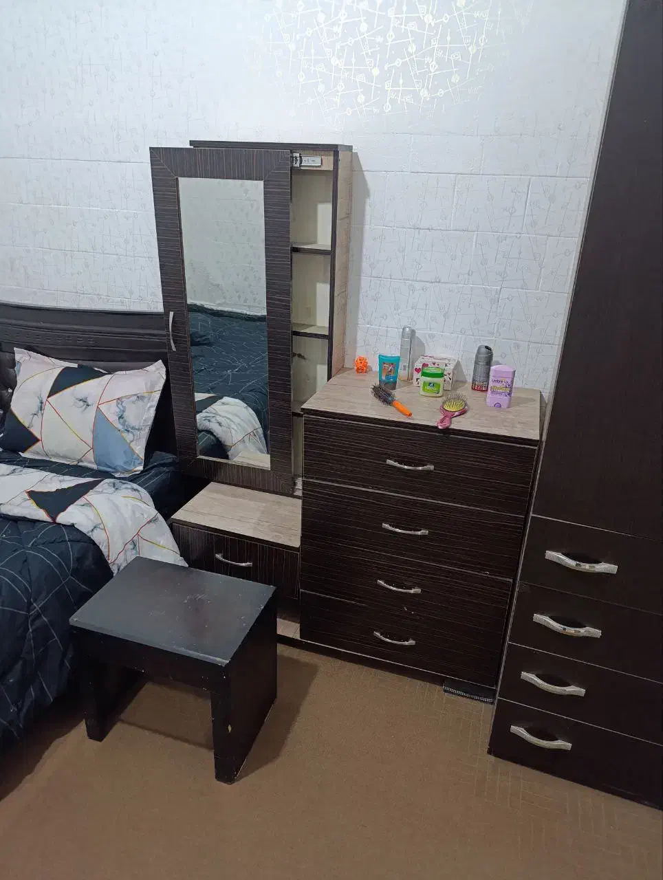 تخت خواب دو نفره ودراور ولوازم آرایشی|تخت و سرویس خواب|مریوان, |دیوار