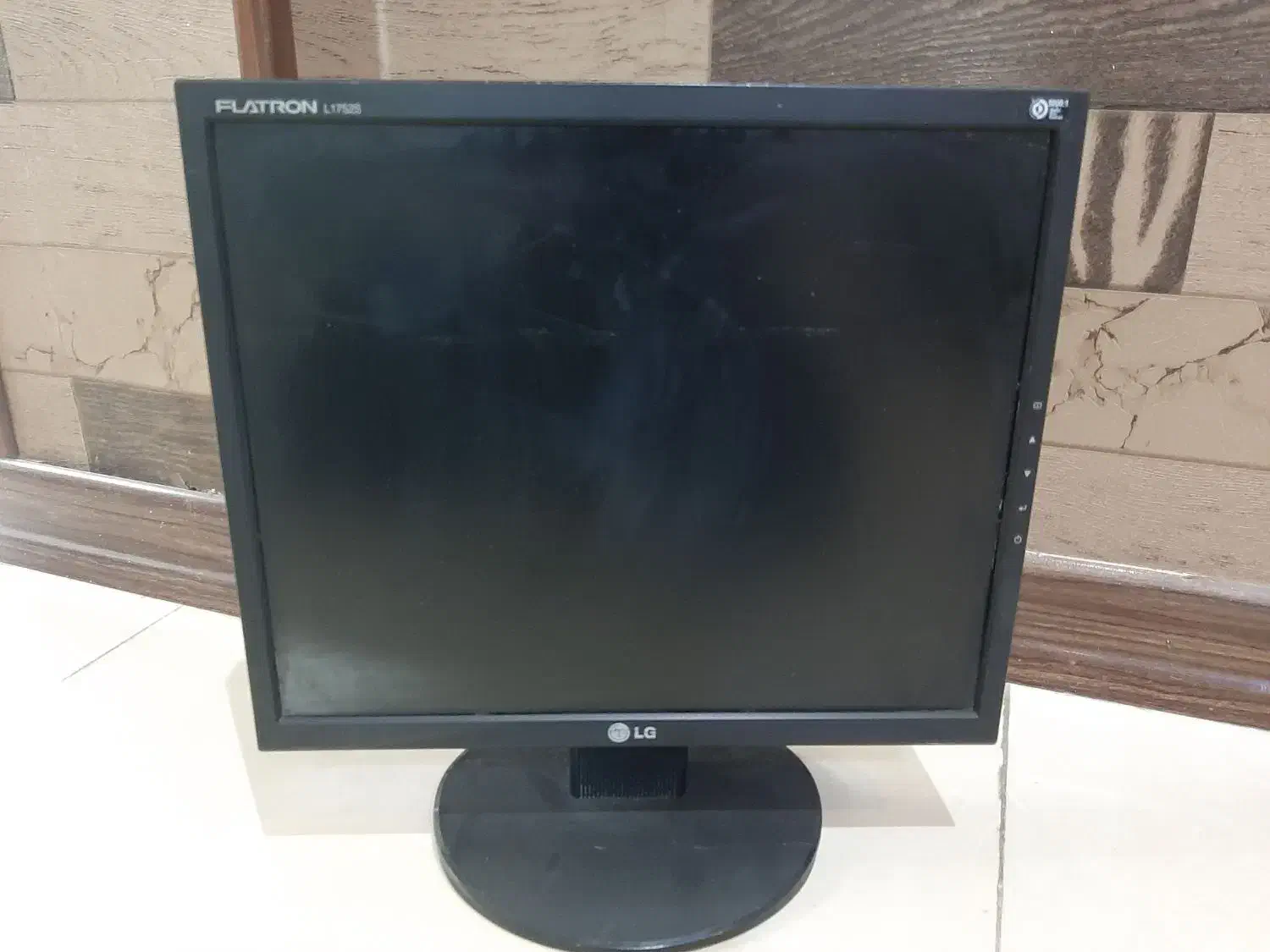 مانیتور ال جی ۱۷ اینچ|قطعات و لوازم جانبی رایانه|اصفهان, خلیل آباد|دیوار