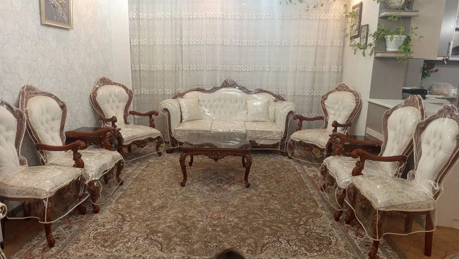 مبلمان سلطنتی و استیل 9 نفره، همراه میز و دو عسلی|مبلمان خانگی و میز عسلی|سمنان, |دیوار