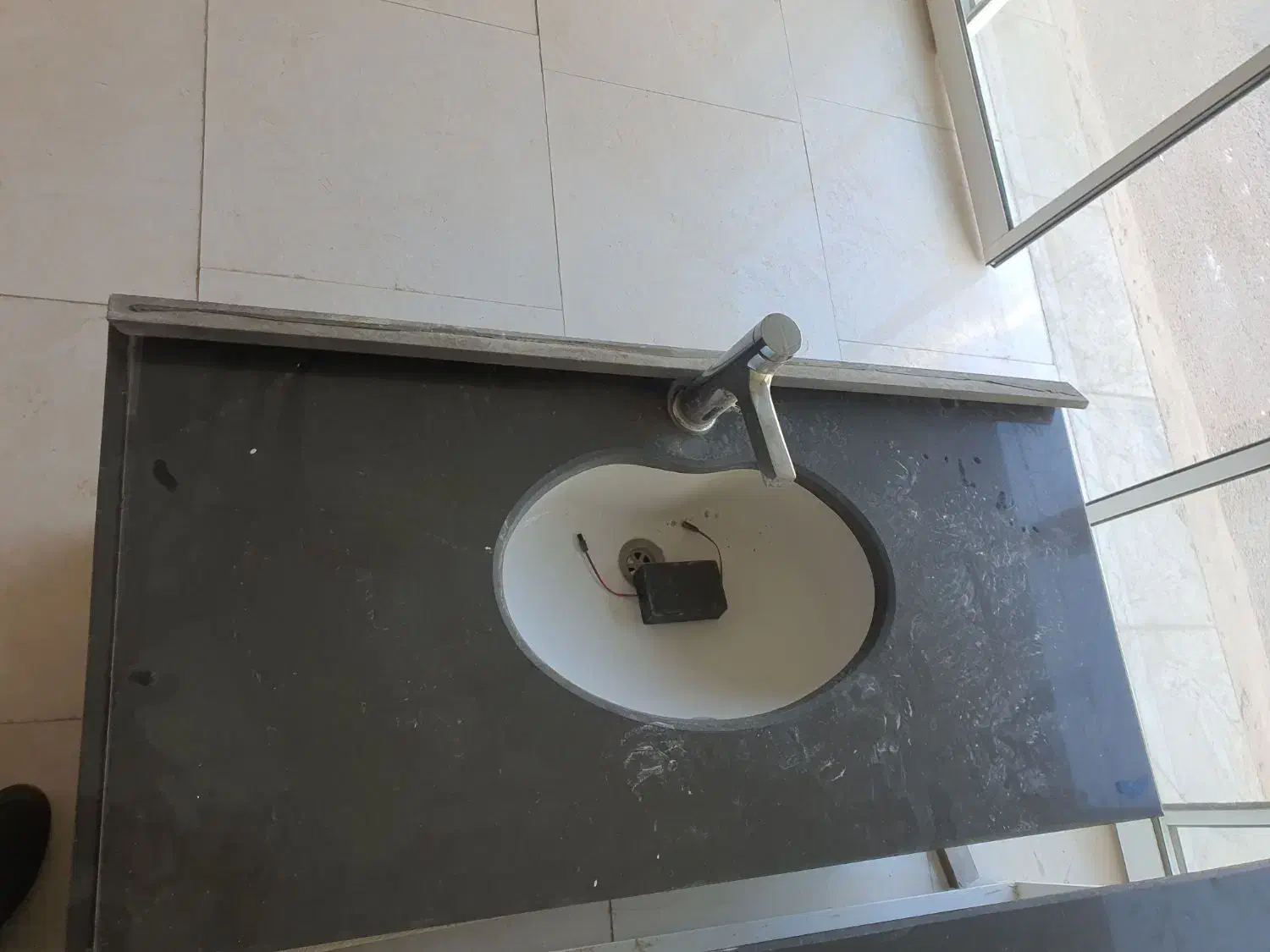 روشویی و توالت فرنگی|لوازم سرویس بهداشتی|یزد, |دیوار