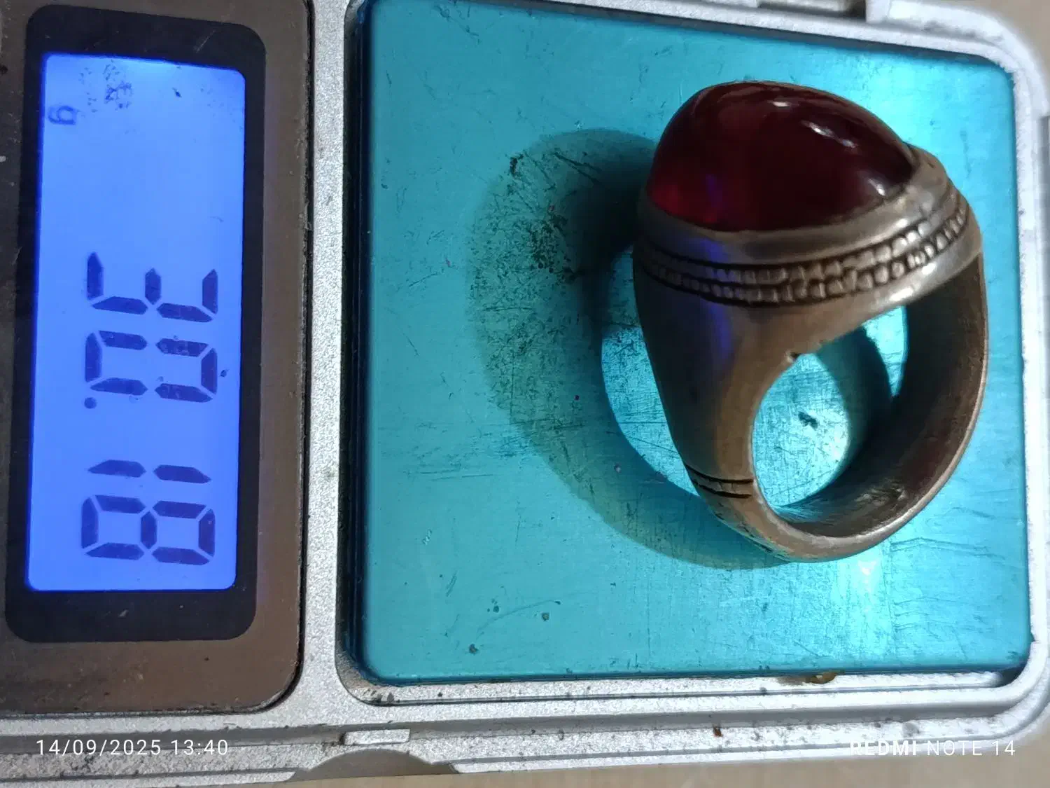 انگشتر و مقداری نقره جات|جواهرات|اندیشه, اندیشه فاز ۱|دیوار