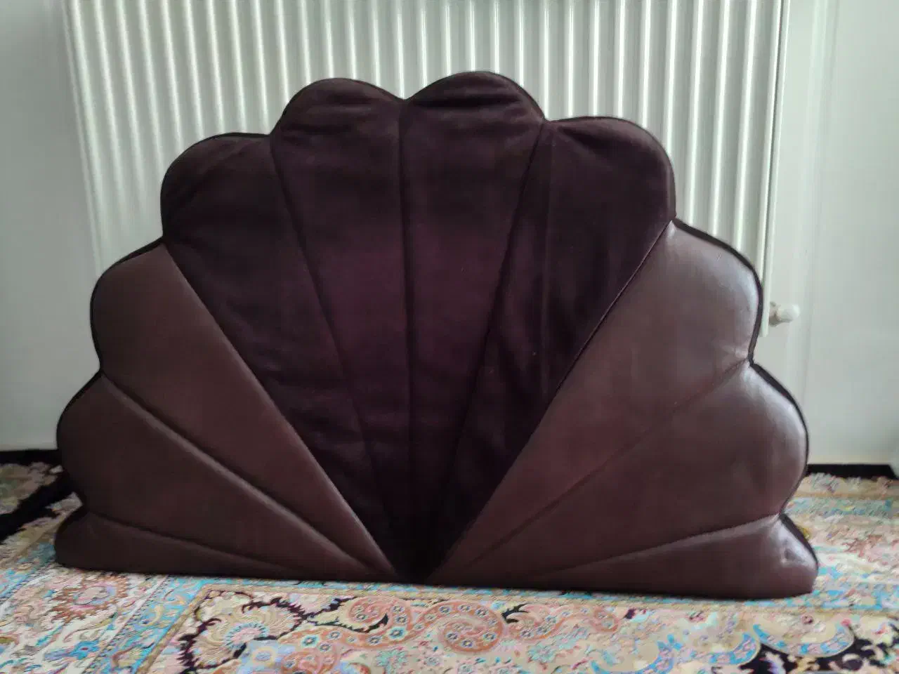 پشتی طرح صدف در حد نو|پشتی|جوانرود, |دیوار