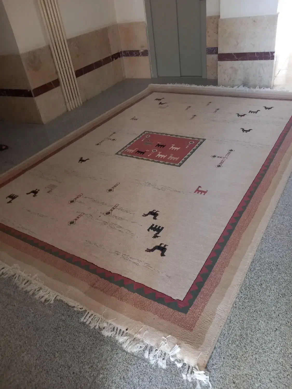 گلیم و میز|گلیم، جاجیم، گبه|سنندج, |دیوار