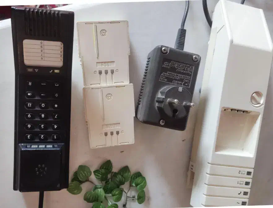 تلفن قدیمی|کلکسیون اشیاء عتیقه|کرج, شهرک بنفشه|دیوار