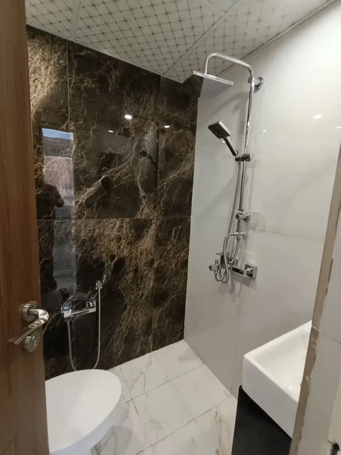 سعادت آباد ۱۳۵متر ۳ خواب /نوساز/غرق در نور