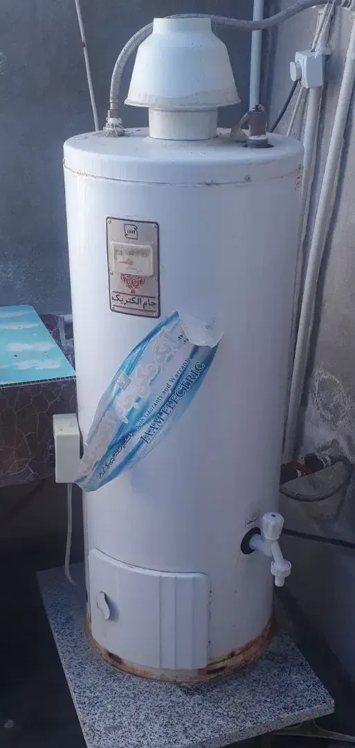 آبگرم کن ۷۰ لیتری تمیز یک سال کار کرده|آبگرمکن، پکیج، شوفاژ|امیدیه, |دیوار